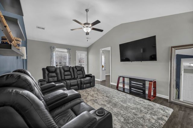 124 Bob White Trl, Oak Grove, KY 42262