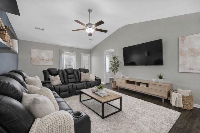 124 Bob White Trl, Oak Grove, KY 42262