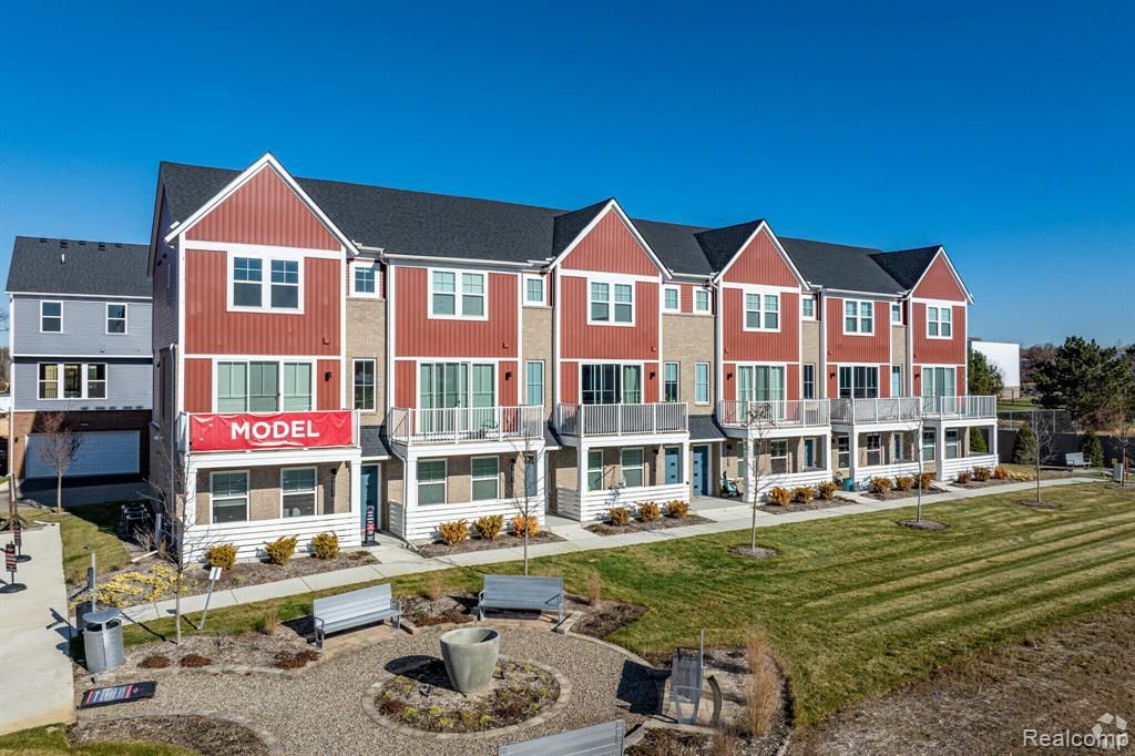 56050 Madison Lane 38, New Hudson, MI 48165