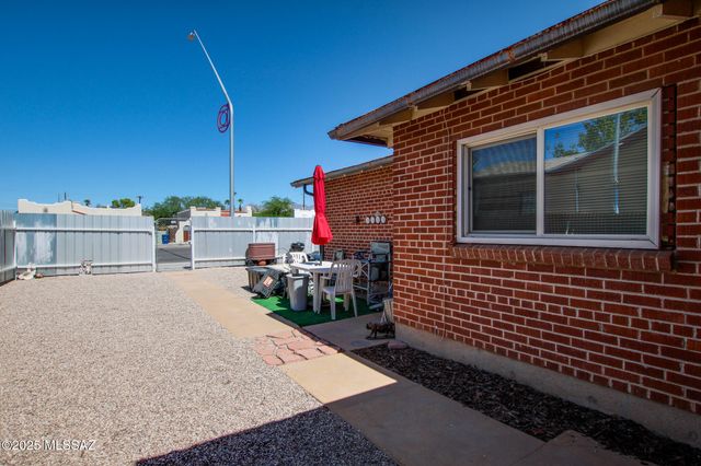 1330 E Broadway Boulevard, Tucson, AZ 85719