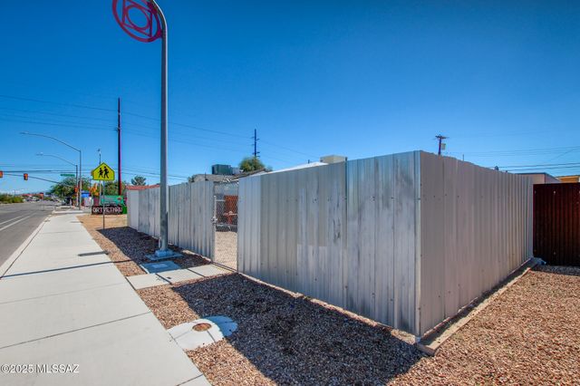 1330 E Broadway Boulevard, Tucson, AZ 85719