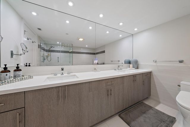 5070 N Ocean Dr 5b, Singer Island, FL 33404