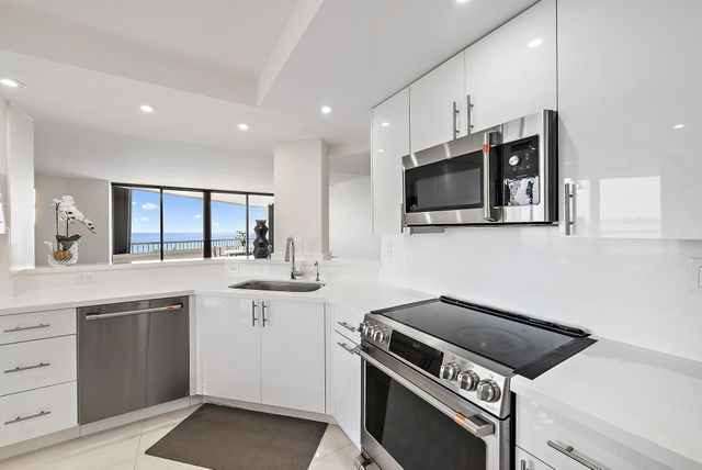 5070 N Ocean Dr 5b, Singer Island, FL 33404