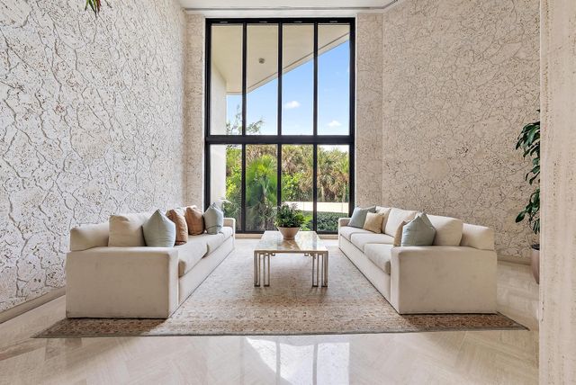 5070 N Ocean Dr 5b, Singer Island, FL 33404