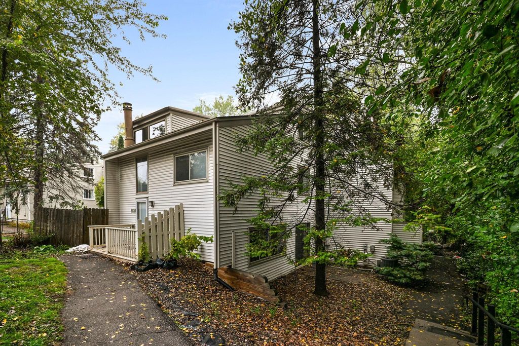 5563 E Bavarian Pass, Fridley, MN 55432 — exterior