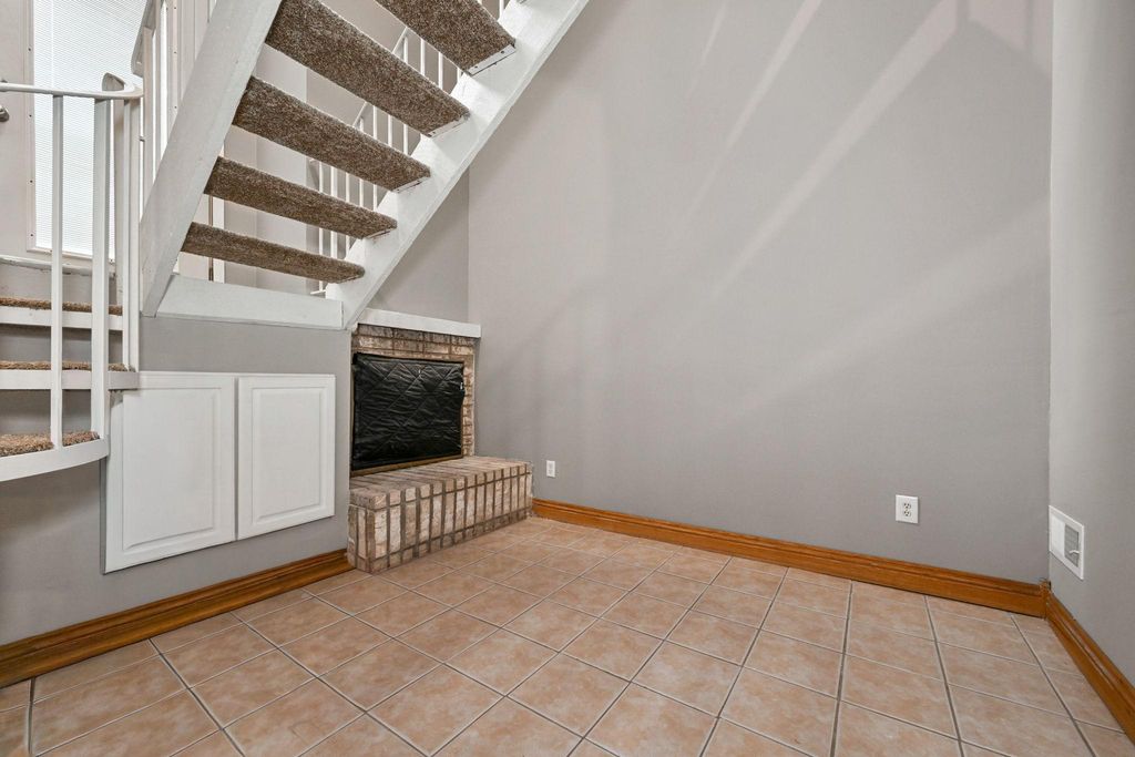 5563 E Bavarian Pass, Fridley, MN 55432 — photo 4
