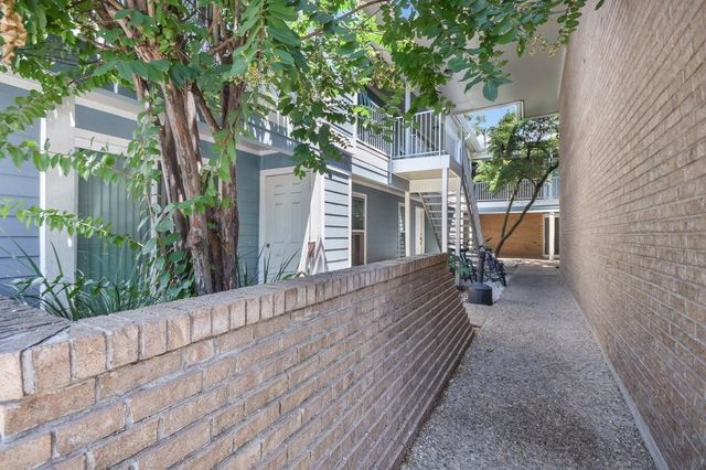 400 W 35th. ST 103, Austin, TX 78705