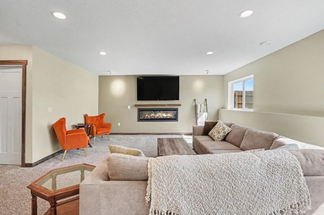 707 Hickory Street SW, Isanti, MN 55040
