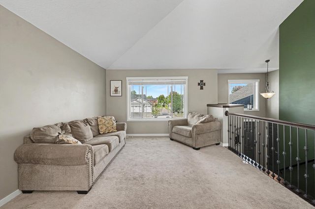 707 Hickory Street SW, Isanti, MN 55040
