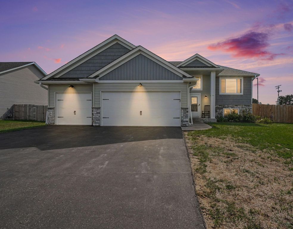 707 Hickory Street SW, Isanti, MN 55040