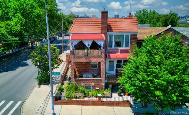 1855 21st Drive, Astoria, NY 11105