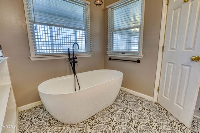 604 Snapps Ferry Road, Kingsport, TN 37663