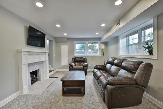 258 Canyon Drive, Columbus, OH 43214