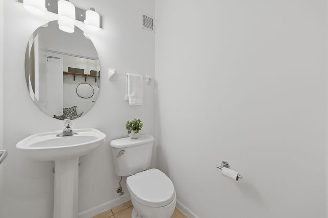 600 N DEARBORN Street 809, Chicago, IL 60654