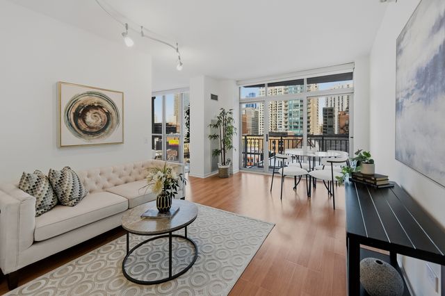 600 N DEARBORN Street 809, Chicago, IL 60654