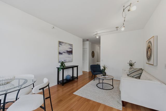 600 N DEARBORN Street 809, Chicago, IL 60654