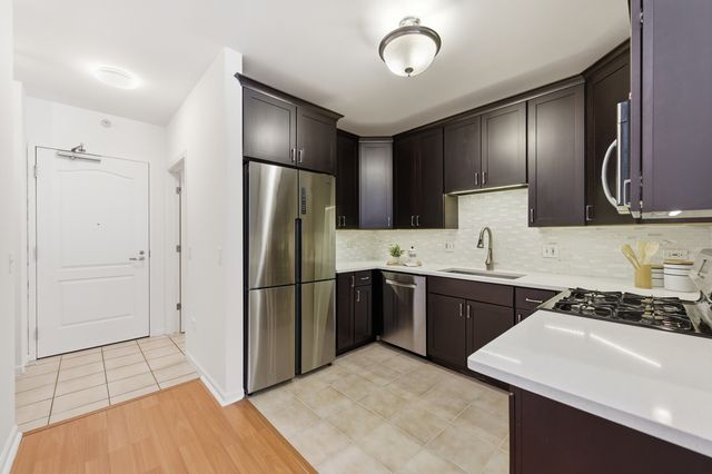 600 N DEARBORN Street 809, Chicago, IL 60654