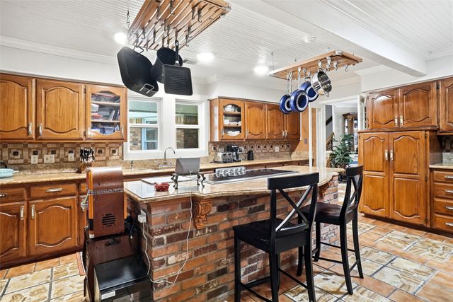 2011 Ridgemont Court, Arlington, TX 76012