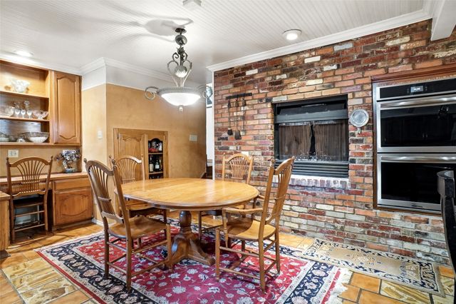 2011 Ridgemont Court, Arlington, TX 76012