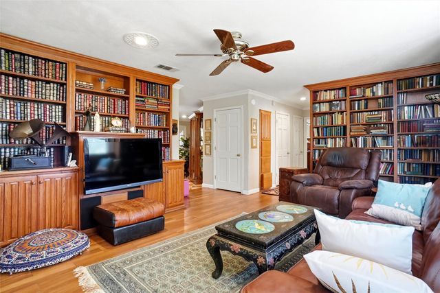 2011 Ridgemont Court, Arlington, TX 76012