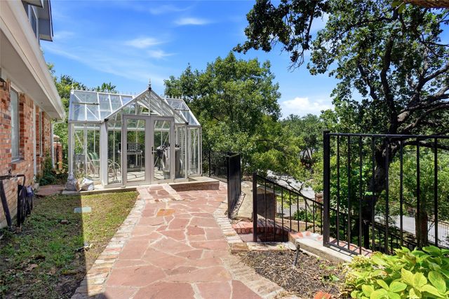 2011 Ridgemont Court, Arlington, TX 76012