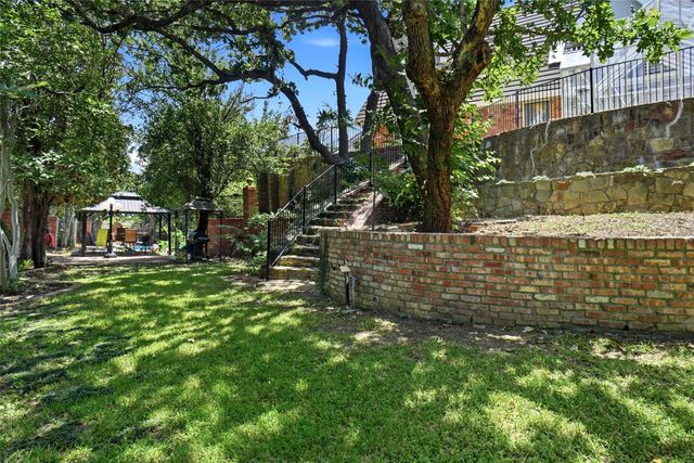 2011 Ridgemont Court, Arlington, TX 76012
