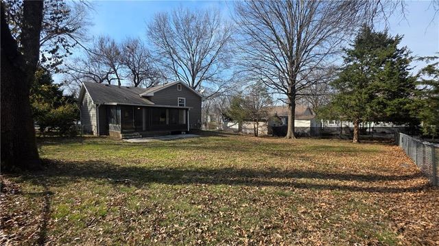 807 Conistor Lane, Liberty, MO 64068