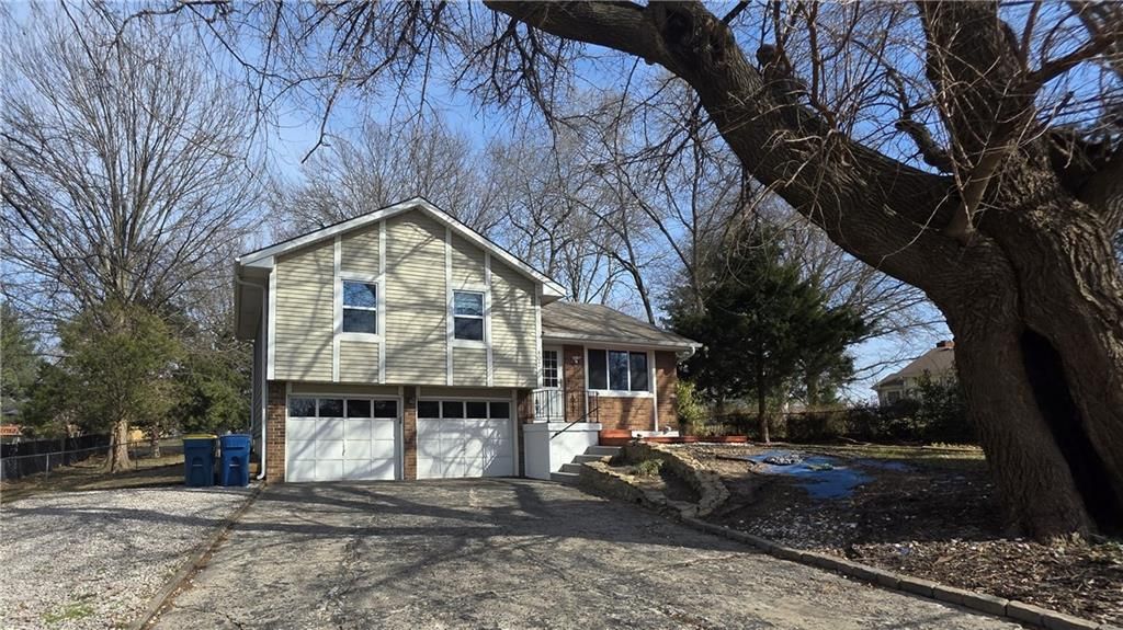 807 Conistor Lane, Liberty, MO 64068