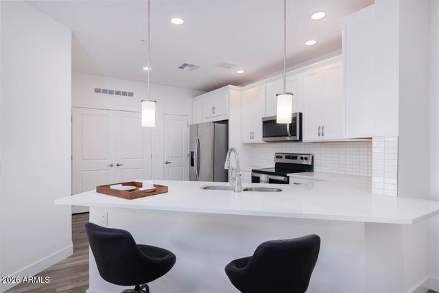2511 W QUEEN CREEK Road 380, Chandler, AZ 85248