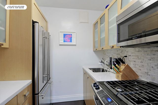 212 E 47th St Apt 15C, New York City, NY 10017