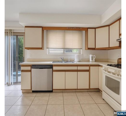 2410 3rd Street, Fort Lee, NJ 07024