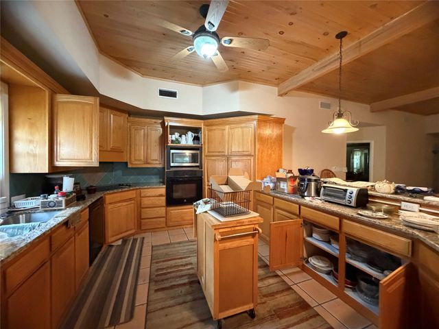 315 S Broadway Street, Bells, TX 75414