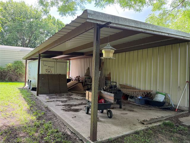315 S Broadway Street, Bells, TX 75414