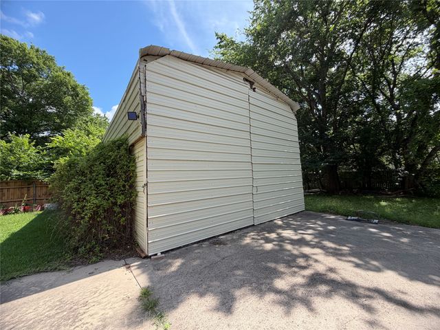 315 S Broadway Street, Bells, TX 75414