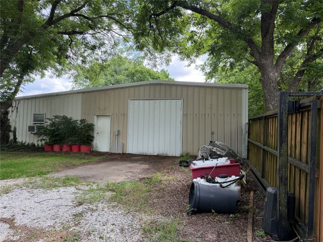 315 S Broadway Street, Bells, TX 75414
