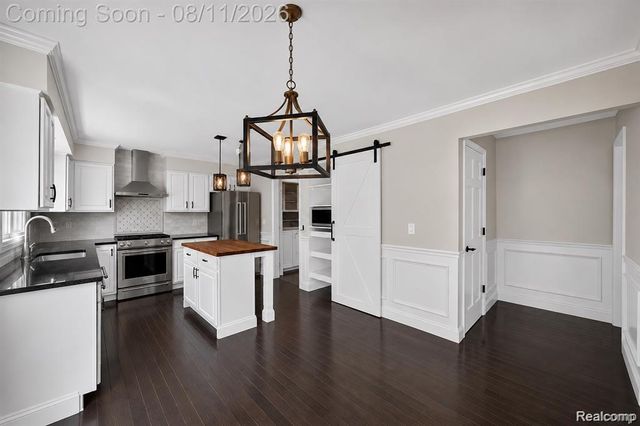 1727 Hillcrest Drive, Rochester Hills, MI 48306