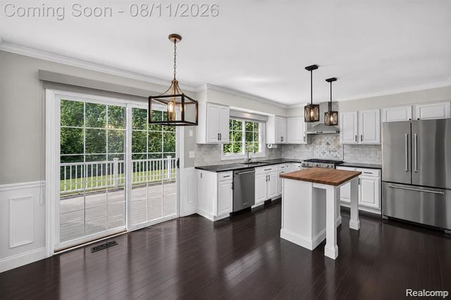 1727 Hillcrest Drive, Rochester Hills, MI 48306