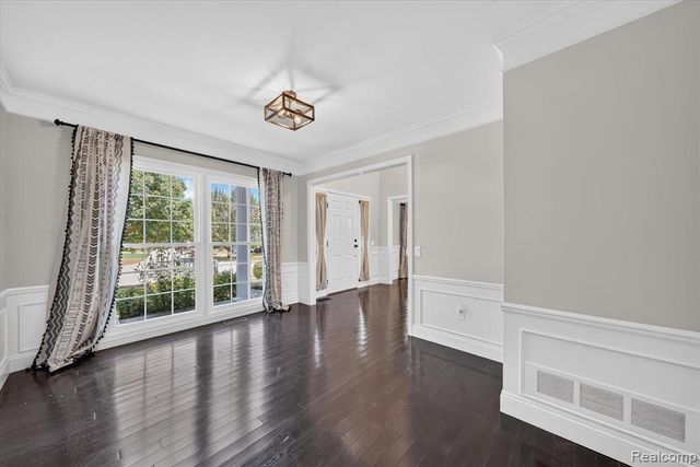1727 Hillcrest Drive, Rochester Hills, MI 48306