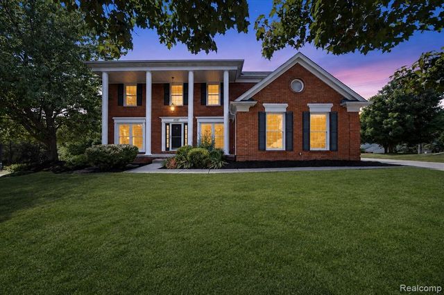 1727 Hillcrest Drive, Rochester Hills, MI 48306