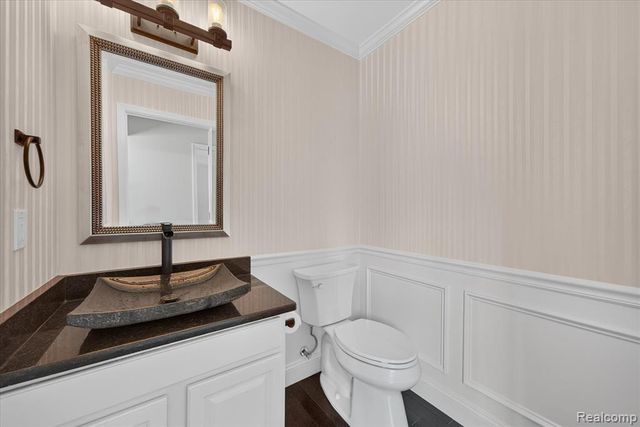 1727 Hillcrest Drive, Rochester Hills, MI 48306