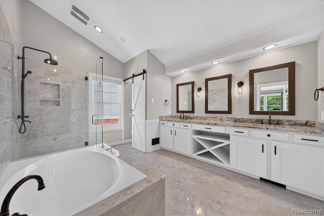 1727 Hillcrest Drive, Rochester Hills, MI 48306