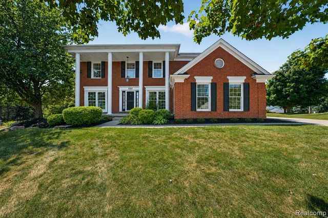 1727 Hillcrest Drive, Rochester Hills, MI 48306