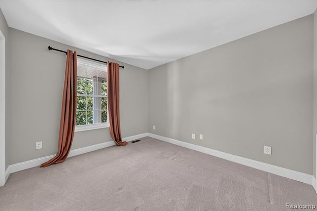 1727 Hillcrest Drive, Rochester Hills, MI 48306