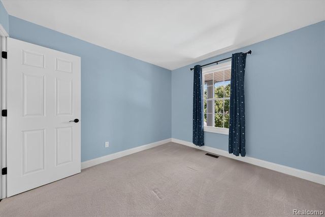 1727 Hillcrest Drive, Rochester Hills, MI 48306