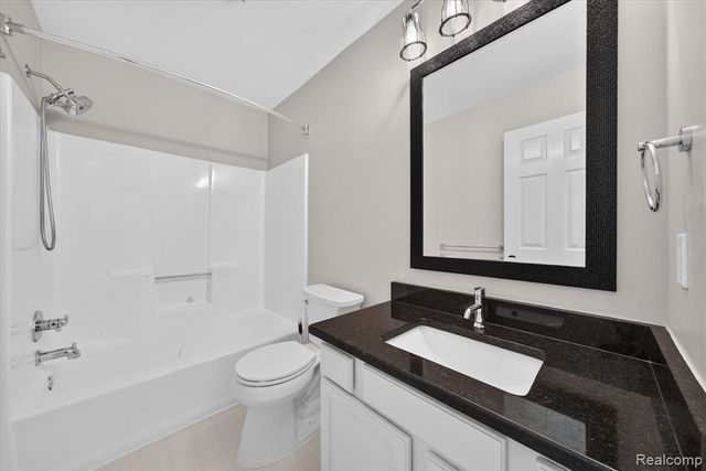 1727 Hillcrest Drive, Rochester Hills, MI 48306