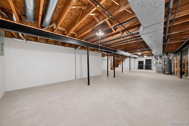 1727 Hillcrest Drive, Rochester Hills, MI 48306