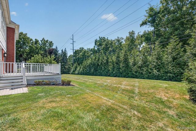 1727 Hillcrest Drive, Rochester Hills, MI 48306