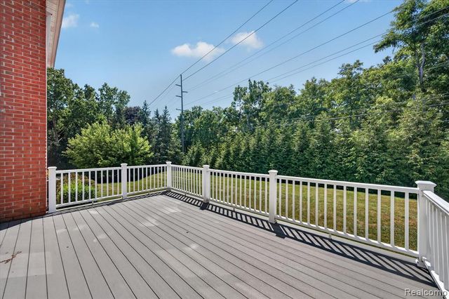 1727 Hillcrest Drive, Rochester Hills, MI 48306