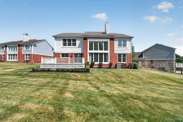 1727 Hillcrest Drive, Rochester Hills, MI 48306