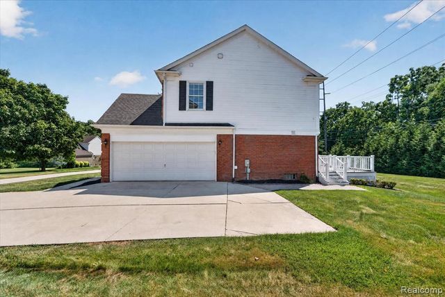 1727 Hillcrest Drive, Rochester Hills, MI 48306